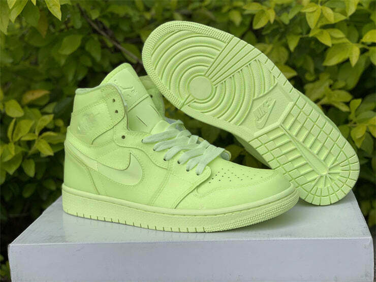 air jordan 1 mid barely volt