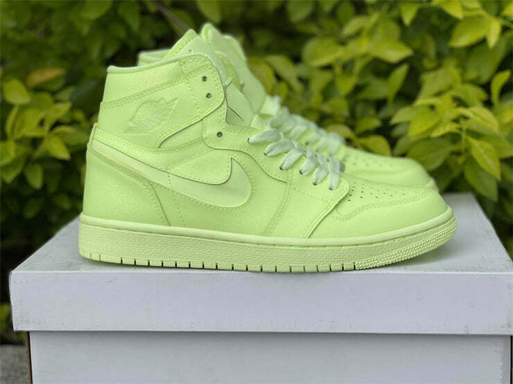 air jordan 1 mid barely volt