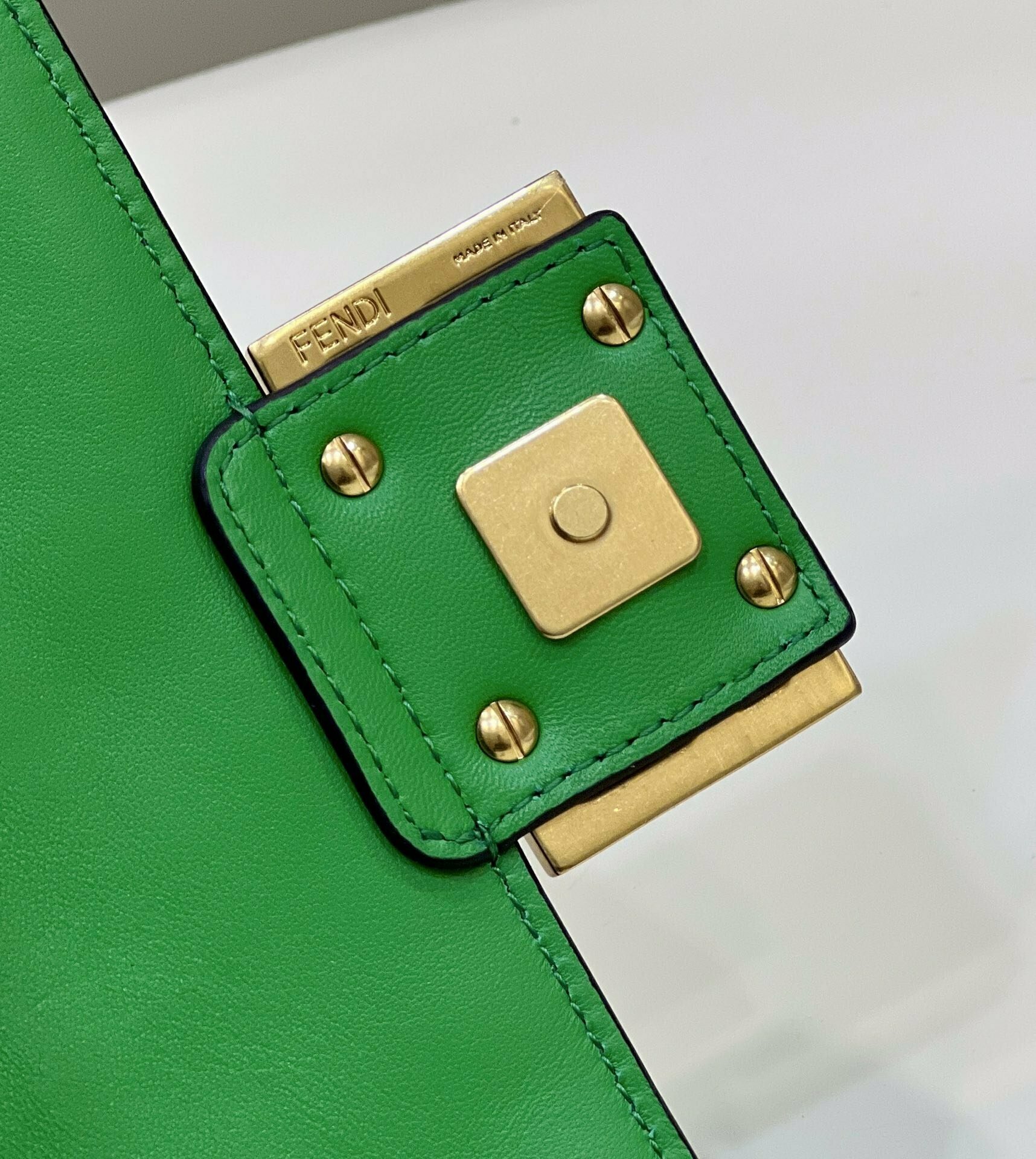 Fendi Baguette Bag 19cm Green - KelvinGift Store - Kelvingift