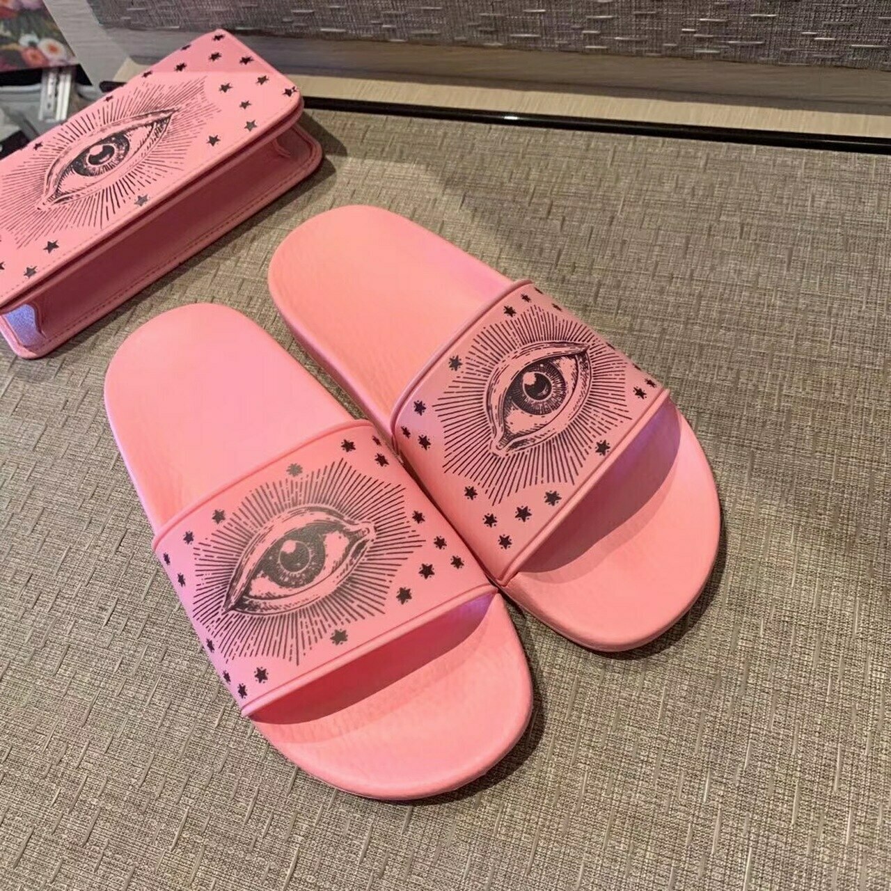 Gucci Pool Slides Sandal With Eye Pink For Women GG KelvinGift Store