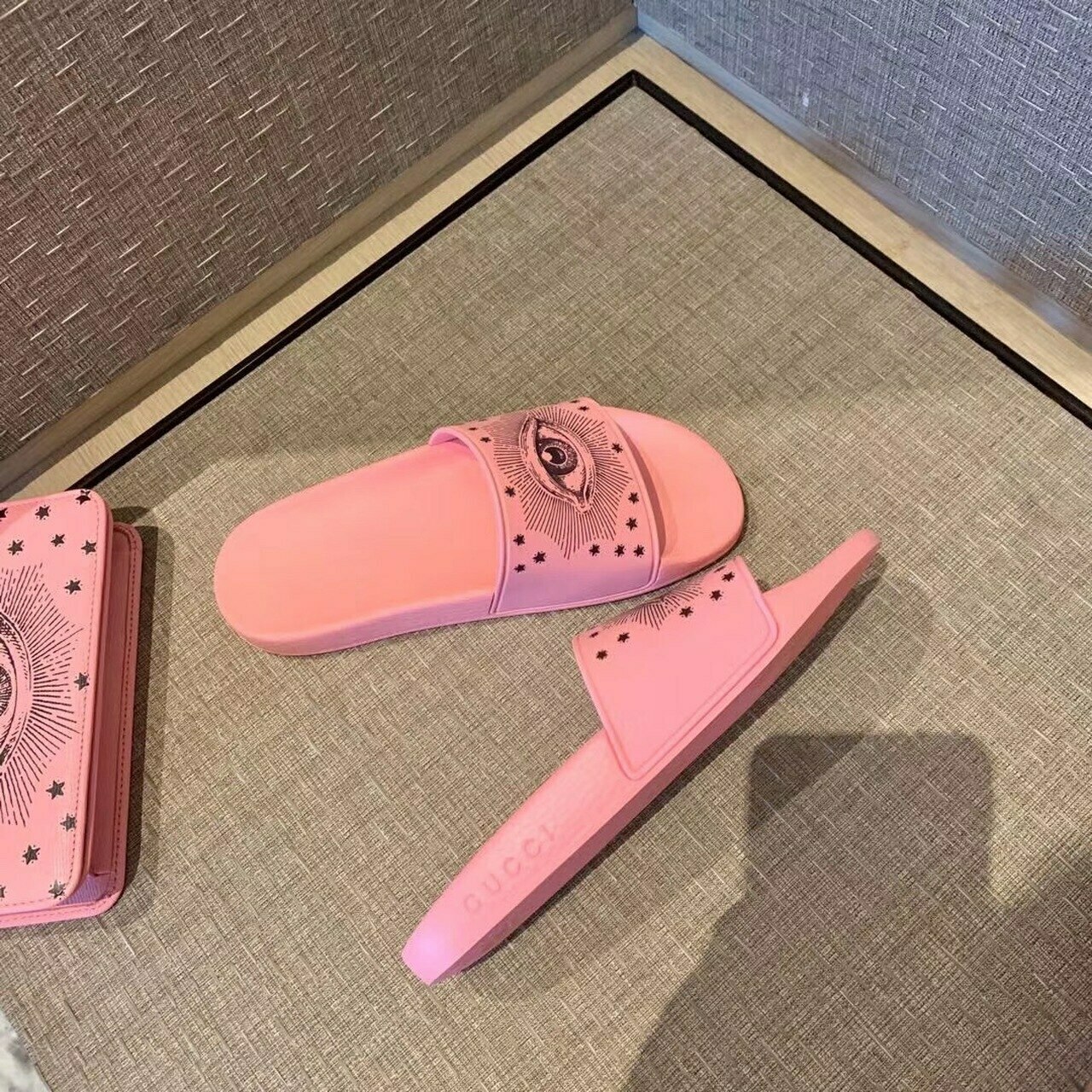 Gucci Pool Slides Sandal With Eye Pink For Women GG KelvinGift Store