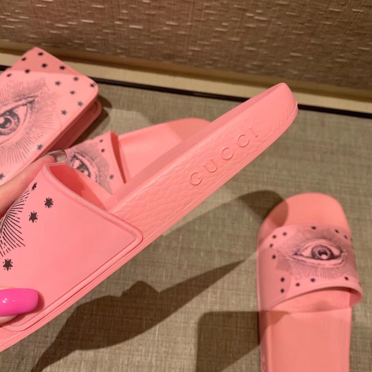 Gucci Pool Slides Sandal With Eye Pink For Women GG KelvinGift Store