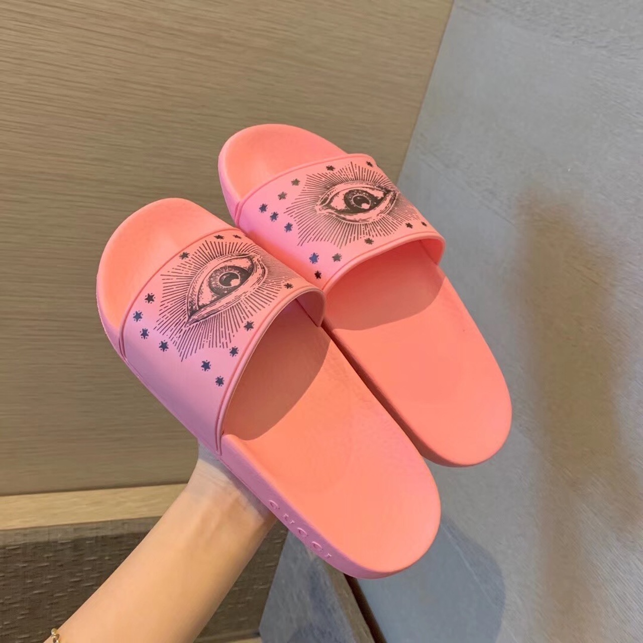 Gucci Pool Slides Sandal With Eye Pink For Women GG KelvinGift Store