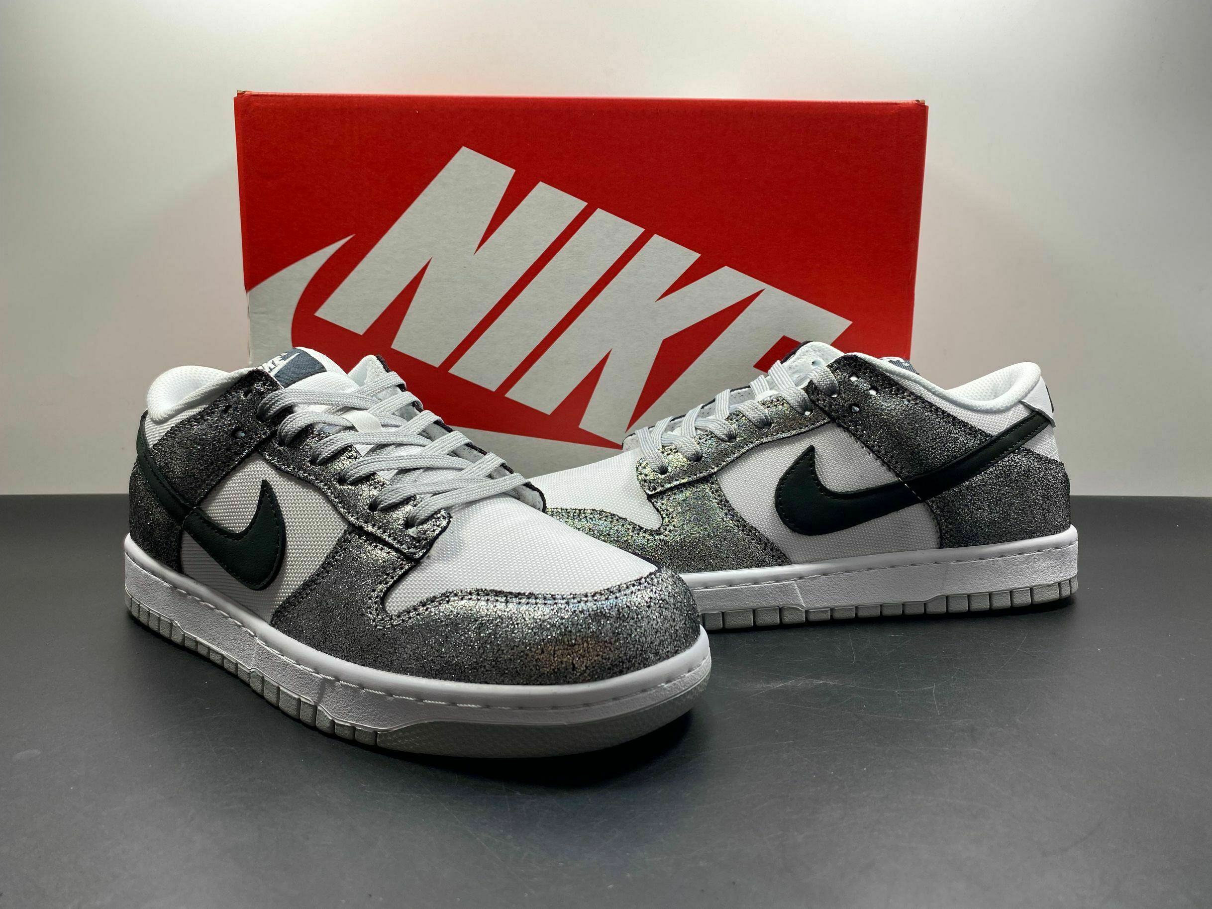 nike sb dunk low color change