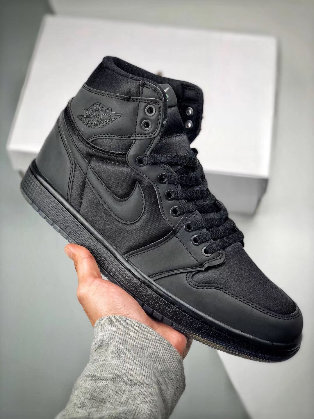 retro 1 black metallic gold