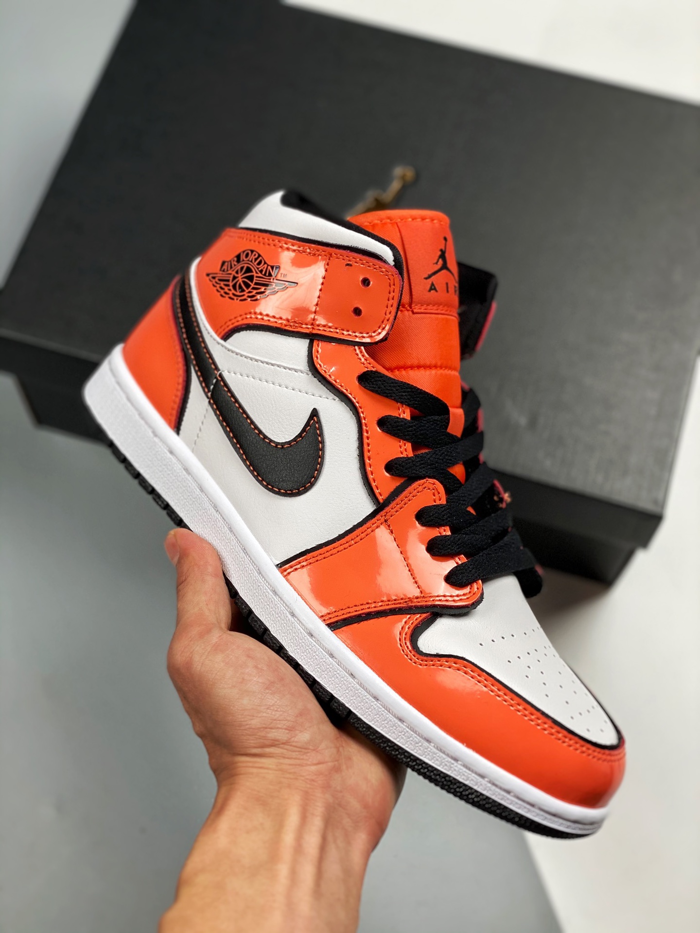 Air Jordan 1 Mid “Turf Orange” – Kelvingift